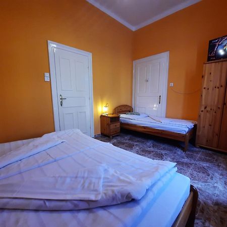 גיולה Gloria Apartman מראה חיצוני תמונה