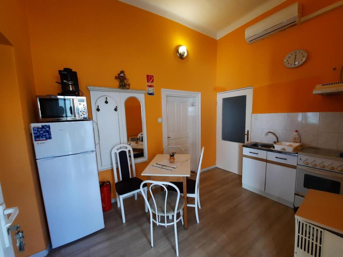 גיולה Gloria Apartman מראה חיצוני תמונה