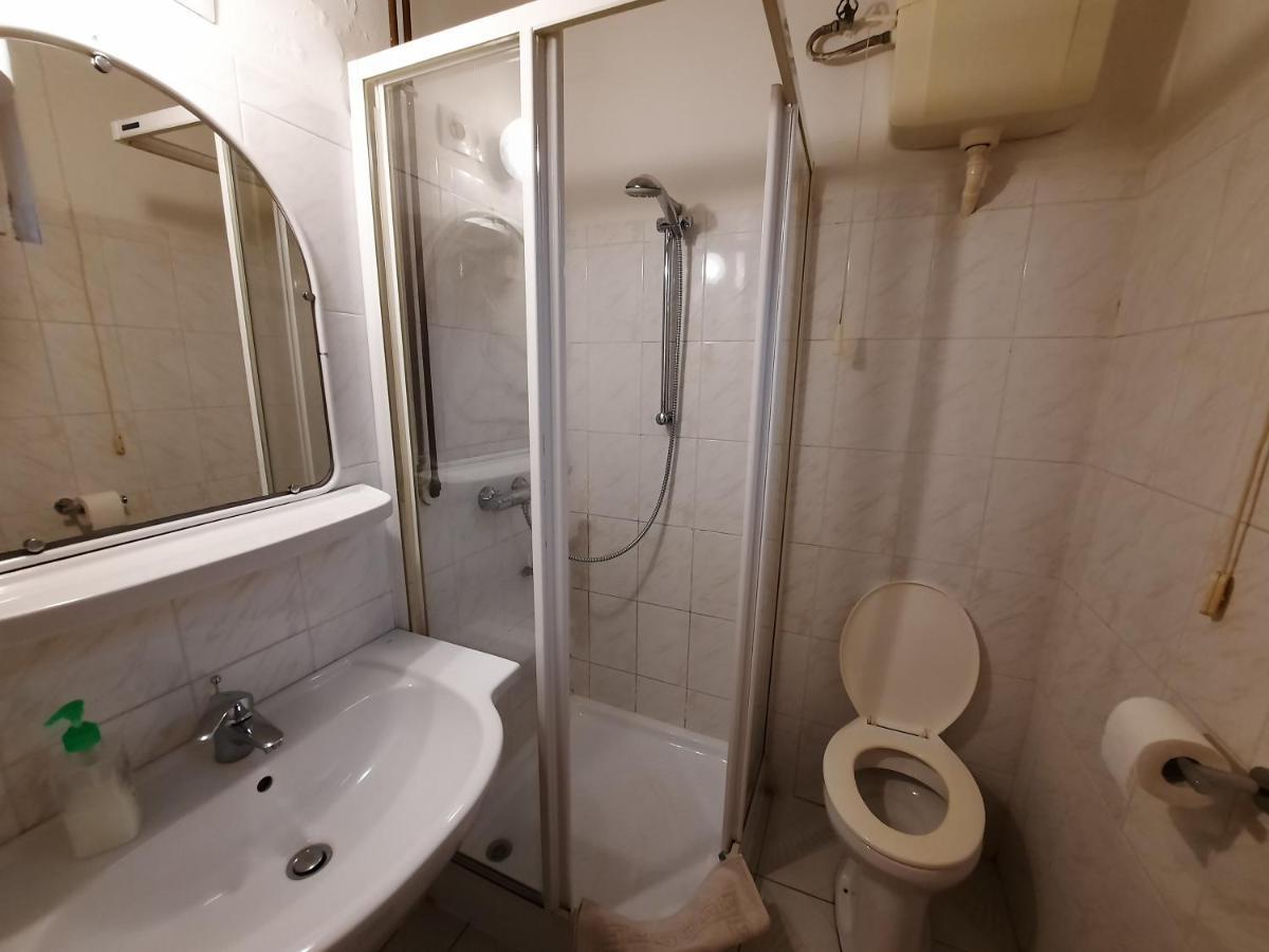 גיולה Gloria Apartman מראה חיצוני תמונה