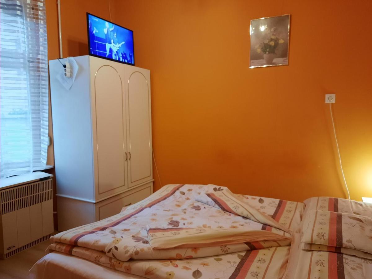 גיולה Gloria Apartman מראה חיצוני תמונה